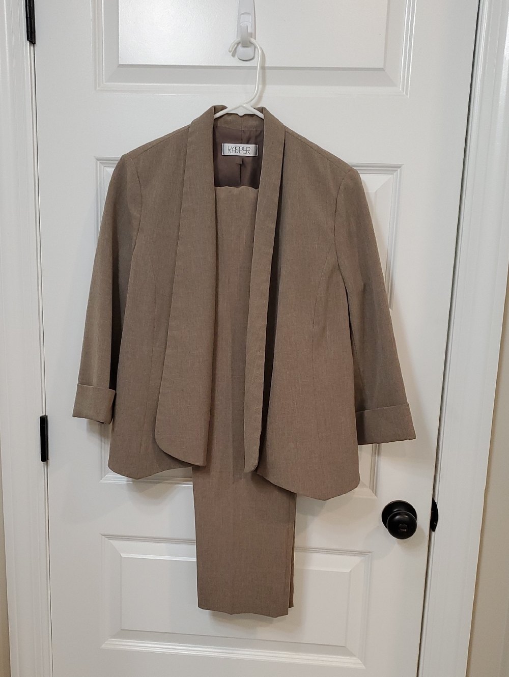 Kasper Women's Two-Piece Pantsuit in Taupe